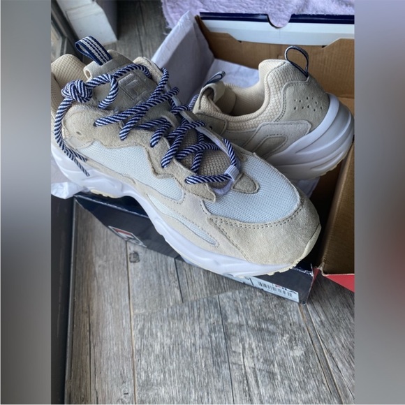 FILA Ray Tracer Chunky Sneaker Taupe white Beige neutral Tan 8.5 used - Picture 12 of 15